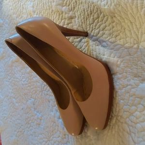 Nine West size 8 beige stilettos